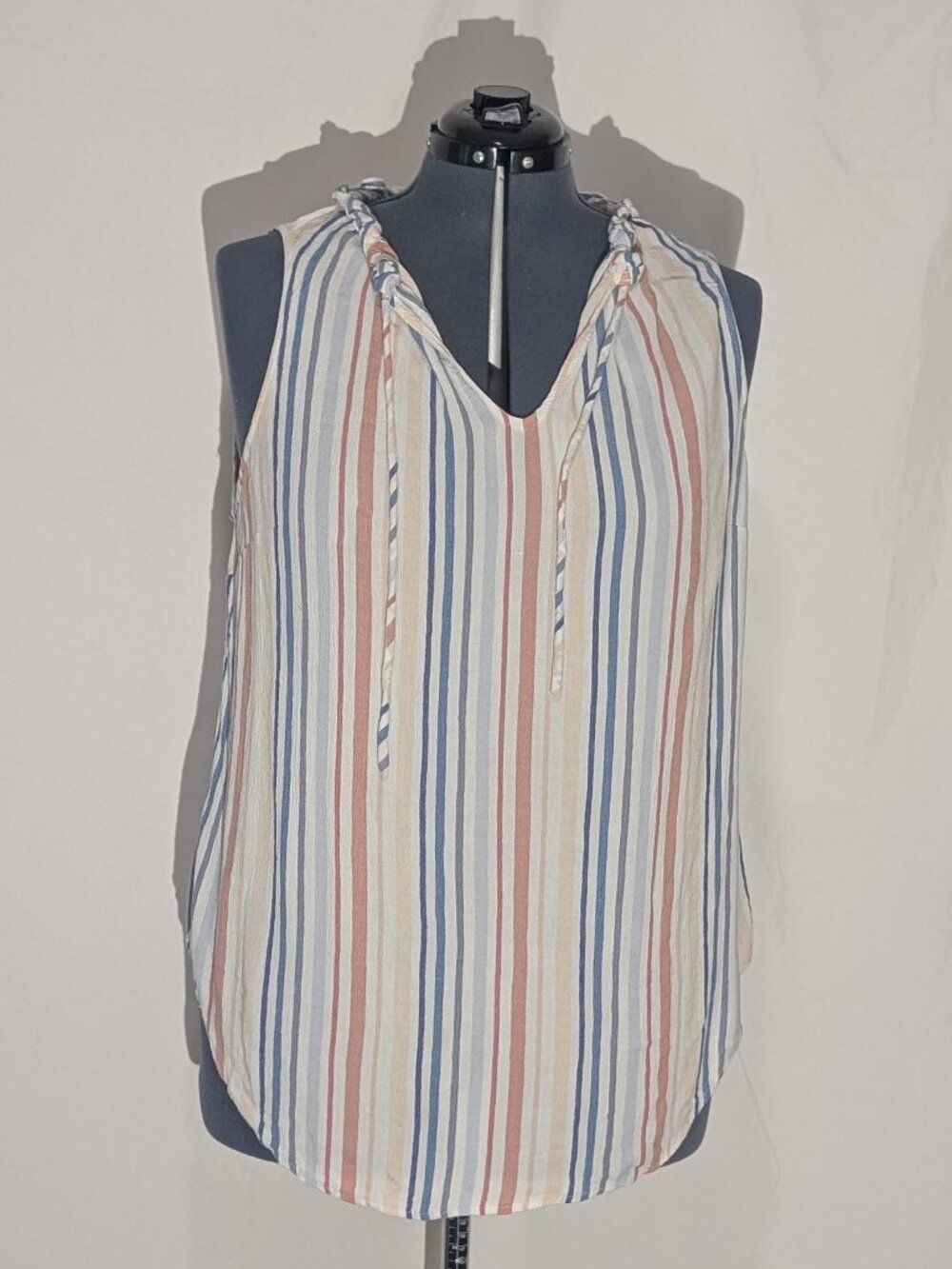 Torrid Size 1 White Rainbow Striped Keyhole Ruffle Neckline Summer Tank Top